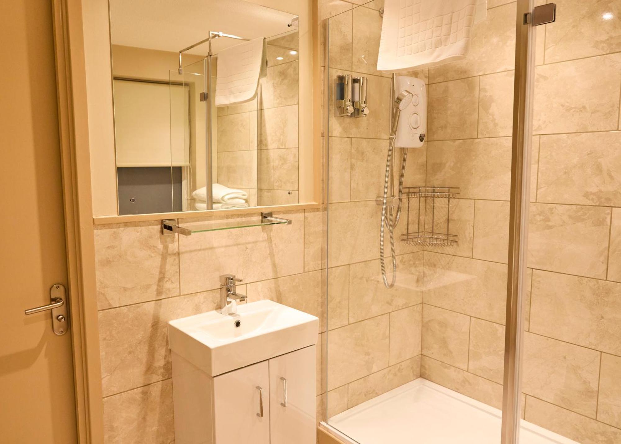 Hunters Lodge Inn Тотнис Екстериор снимка