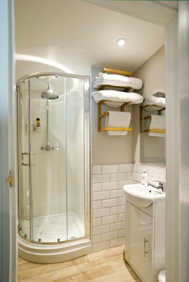 Hunters Lodge Inn Тотнис Екстериор снимка